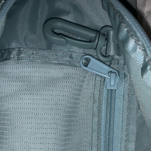 Supreme Waist Bag (Fanny Pack) - Picture 3 of 7